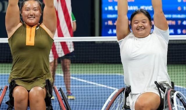 中国组合李晓辉/王紫莹2-0击败对手，夺得美网轮椅女双冠军